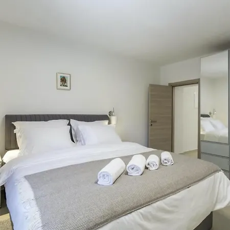 Ljuba In Jurani - Haus Fuer 4-6 Personen