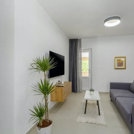Ljuba In Jurani - Haus Fuer 4-6 Personen וילה *
