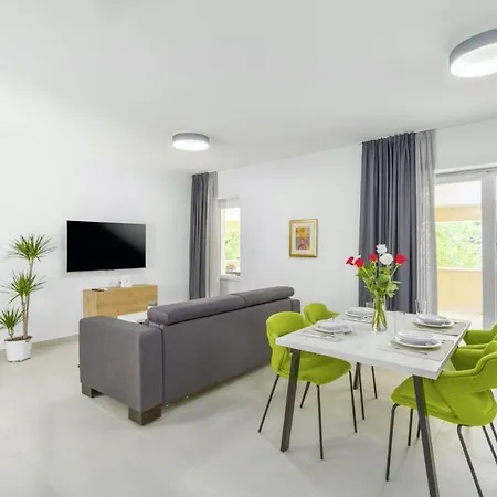 Ljuba In Jurani - Haus Fuer 4-6 Personen Benazici