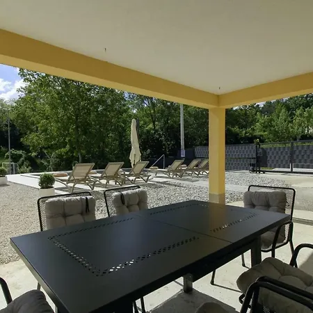 Ljuba In Jurani - Haus Fuer 4-6 Personen