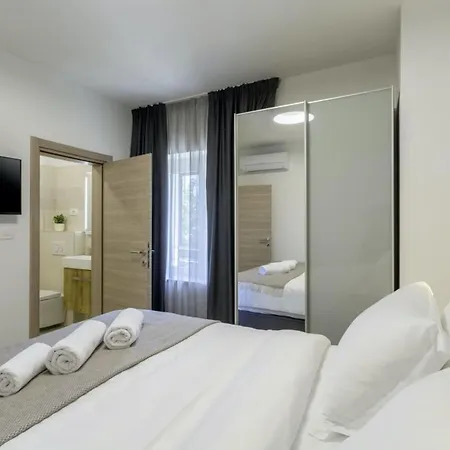 Ljuba In Jurani - Haus Fuer 4-6 Personen