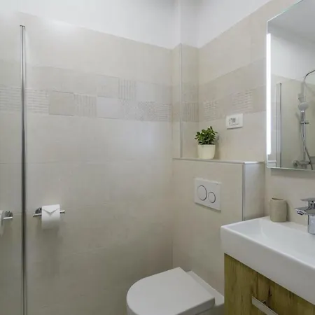 Ljuba In Jurani - Haus Fuer 4-6 Personen Vila *