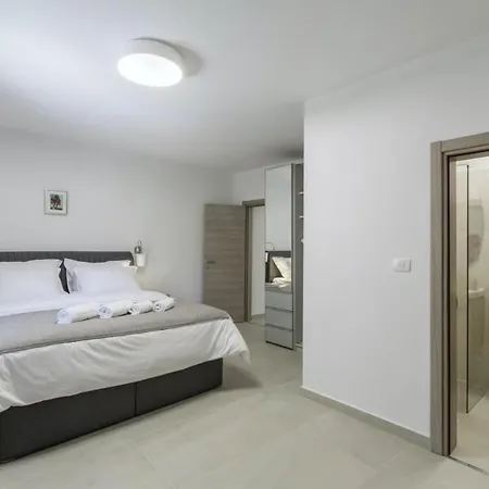 Ljuba In Jurani - Haus Fuer 4-6 Personen Vila