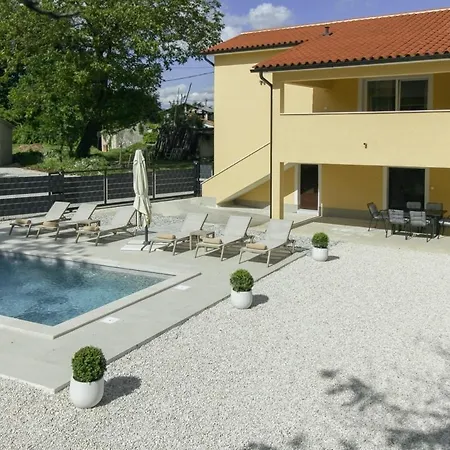 Ljuba In Jurani - Haus Fuer 4-6 Personen