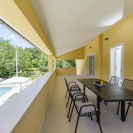 Ljuba In Jurani - Haus Fuer 4-6 Personen Vila Benazici